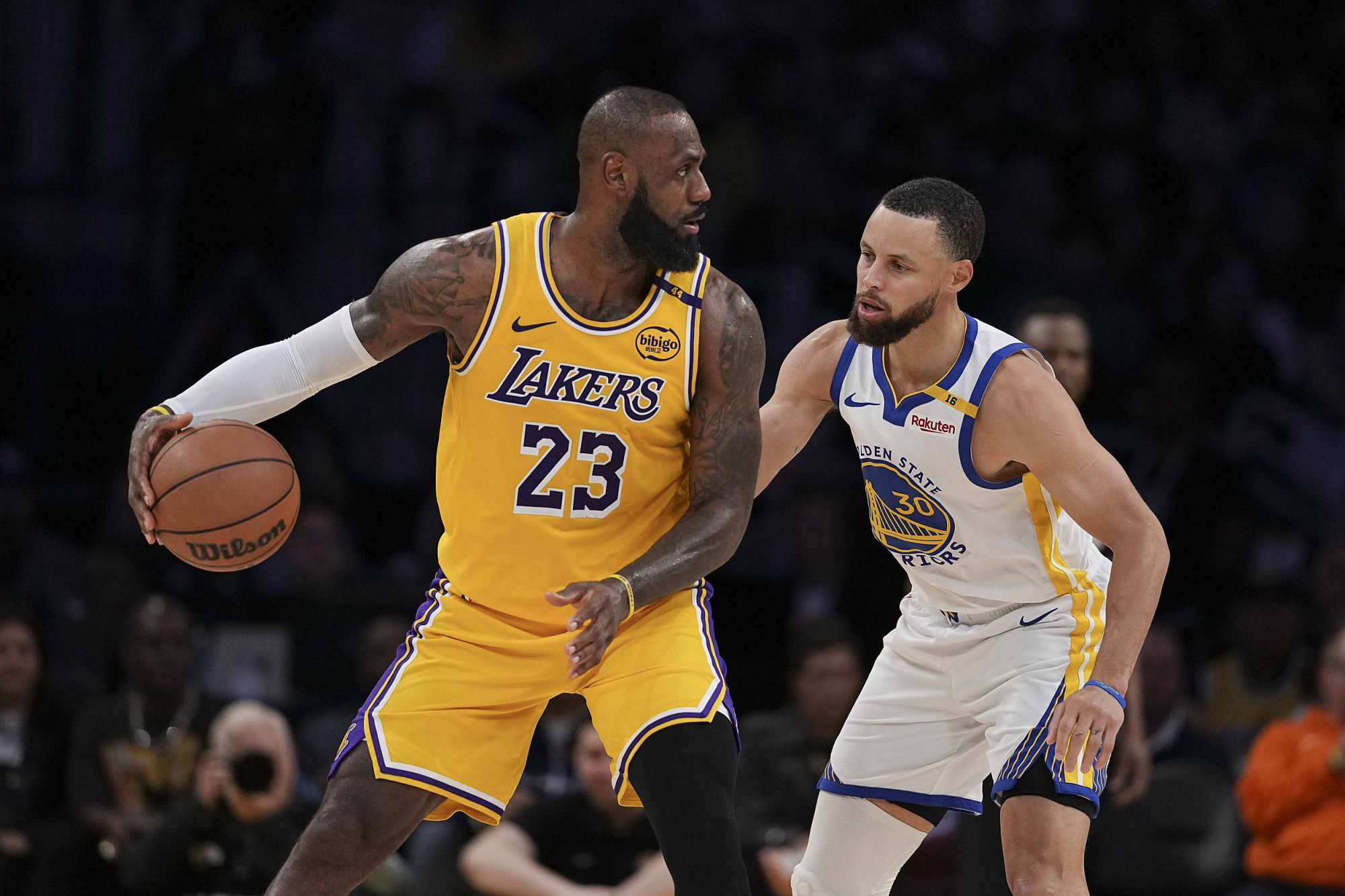 สื่อของสหรัฐฯ จัดอันดับรายได้ของผู้เล่นในฤดูกาลนี้: James, Curry และ Durant อยู่ในสามอันดับแรก