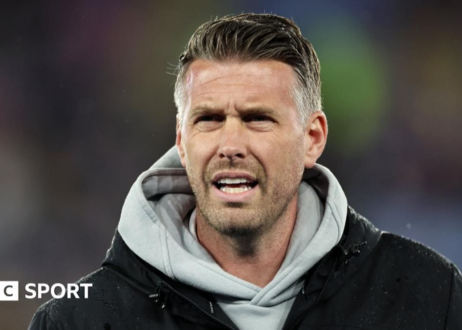 นักข่าวหลายคน: มิดเดิลสโบรห์ปฏิเสธที่จะเจรจากับวูล์ฟส์เกี่ยวกับการย้ายโค้ชเอ็ดเวิร์ดส์