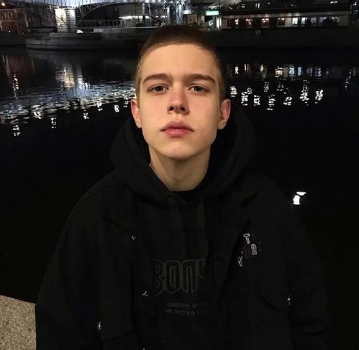 6686体育金牌作者Dominic