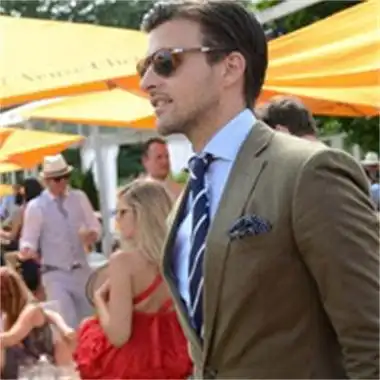 6686体育铁牌作者Charlie