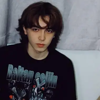 6686体育铜牌作者Lucy